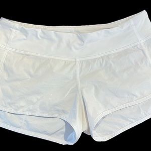 Lululemon white speed up shorts, size 8, 2.5“